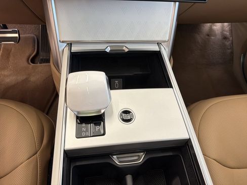 New 2026 Land Rover Range Rover SV AWD/4WD image 20