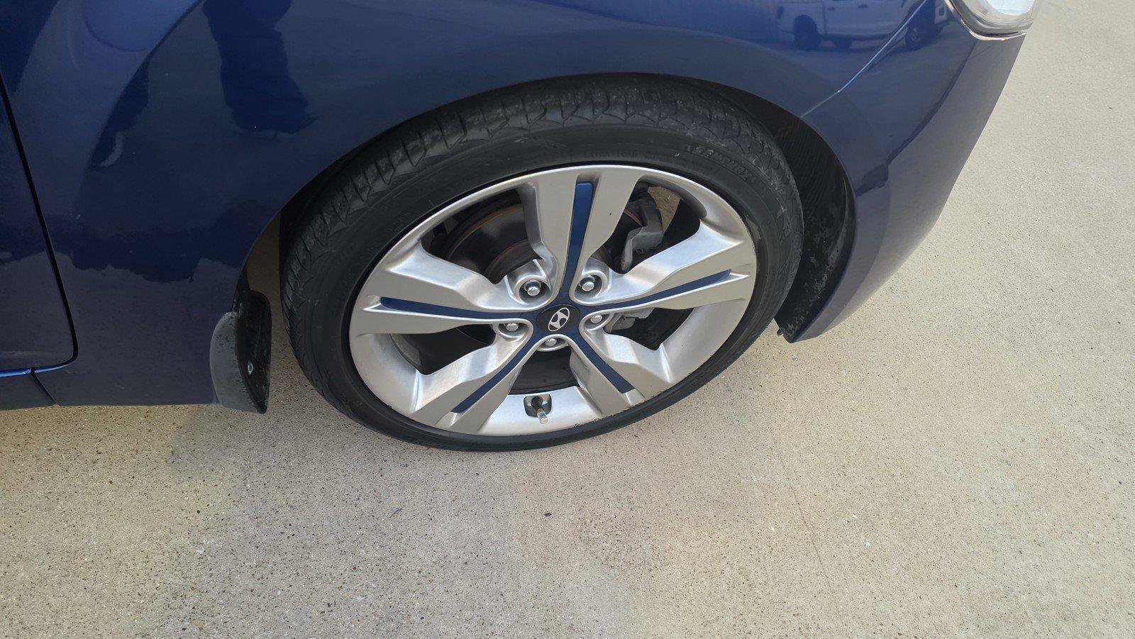 Used 2017 Hyundai Veloster Value Edition FWD image 31