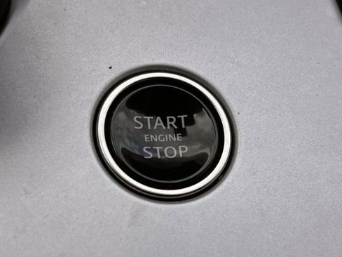 Used 2025 Land Rover Range Rover Long Wheelbase Autobiography image 18