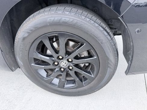 Used 2022 Toyota Prius AWD image 26