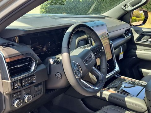 New 2026 GMC Yukon Denali w/ Denali Reserve Package AWD/4WD image 9
