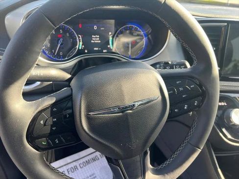 Certified 2026 Chrysler Pacifica Limited w/ S Appearance Package FWD image 34