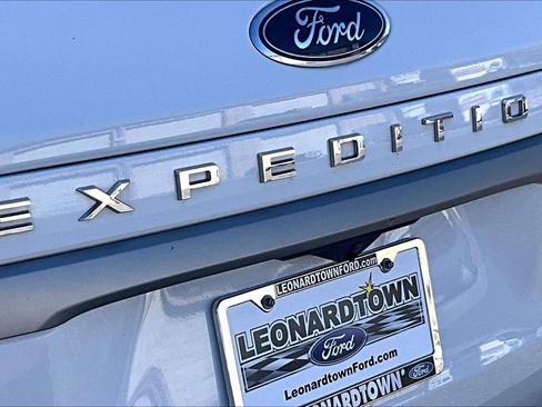 Used 2023 Ford Expedition XLT image 32