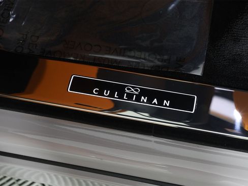 New 2026 Rolls-Royce Cullinan Black Badge image 33