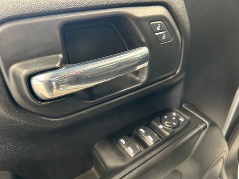 Used 2023 Chevrolet Silverado 1500 Custom image 9