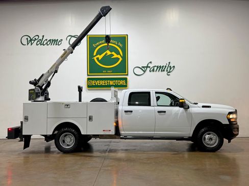 Used 2024 RAM 3500 Tradesman AWD/4WD image 11