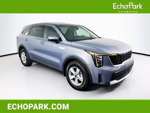 Used 2025 Kia Sorento LX image 1