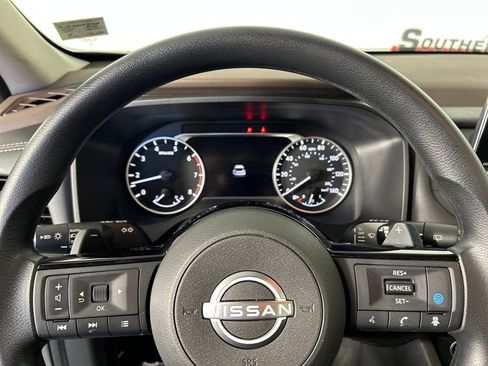 Used 2023 Nissan Rogue SV image 21