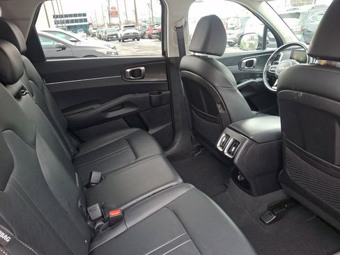 Used 2024 Kia Sorento S image 15