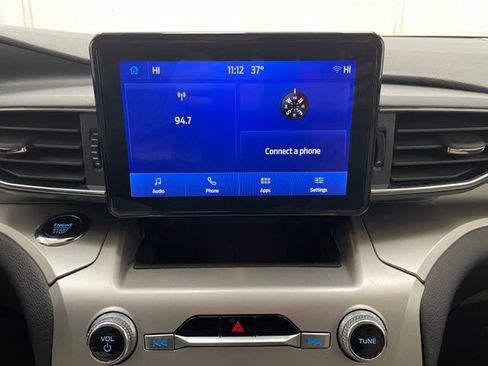 Used 2022 Ford Explorer XLT w/ Equipment Group 202A image 3