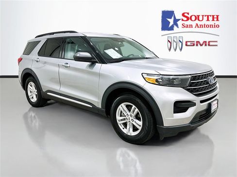 Used 2024 Ford Explorer XLT image 1