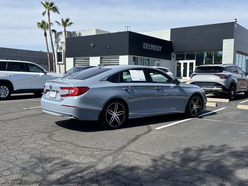 Used 2021 Honda Accord Touring image 3
