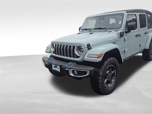 Used 2024 Jeep Wrangler Unlimited Sahara w/ Technology Group AWD/4WD image 4