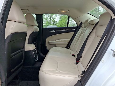 Used 2015 Chrysler 300 Limited RWD image 19