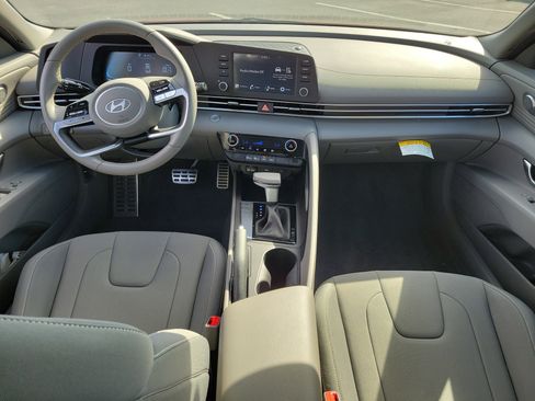 Used 2025 Hyundai Elantra Sport FWD image 17