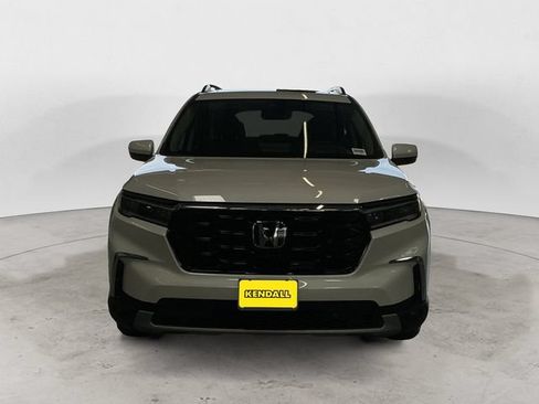 Used 2025 Honda Pilot Elite image 2
