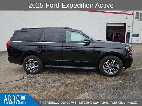 Used 2025 Ford Expedition Active AWD/4WD image 14