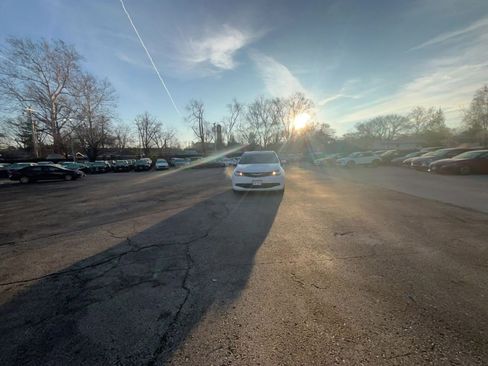 Used 2023 Chrysler Voyager LX image 16