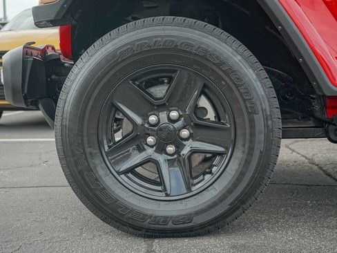 Used 2021 Jeep Gladiator Sport image 11