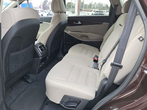 Used 2016 Kia Sorento LX w/ LX Convenience Package image 4