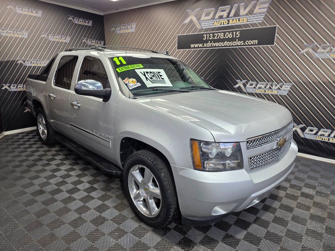 Used 2011 Chevrolet Avalanche LTZ RWD image 7