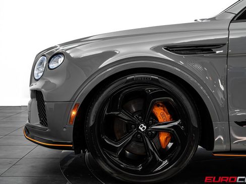 Used 2025 Bentley Bentayga AWD/4WD image 13