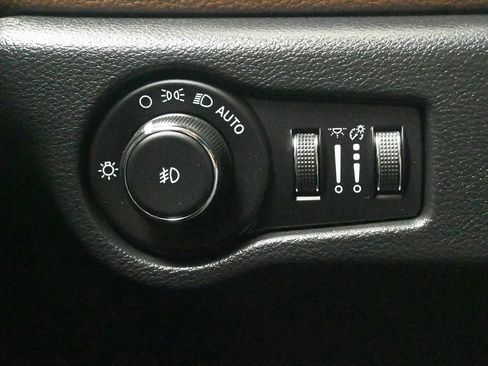 Used 2021 Chrysler Pacifica Limited w/ Premium & Safety Sphere Group image 21