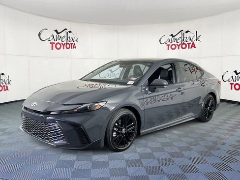 Used 2025 Toyota Camry SE w/ Convenience Package FWD image 4