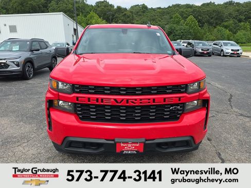 Used 2020 Chevrolet Silverado 1500 Custom w/ Custom Value Package AWD/4WD image 3