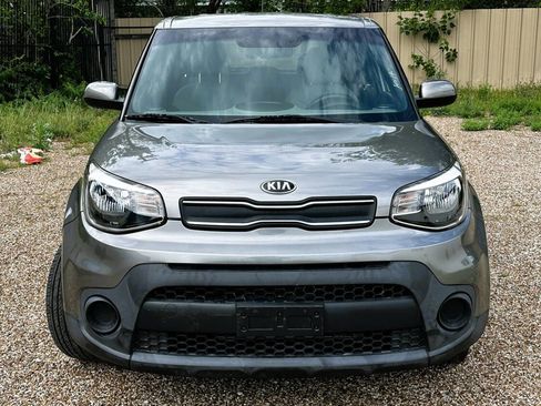 Used 2017 Kia Soul FWD image 2