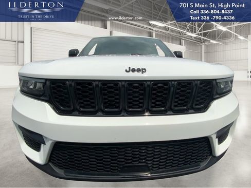Used 2022 Jeep Grand Cherokee Altitude image 3