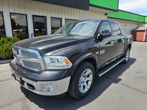 Used 2016 RAM 1500 Laramie w/ Convenience Group AWD/4WD image 2