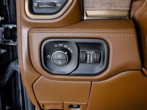 Used 2024 RAM 2500 Limited w/ Safety Group image 28