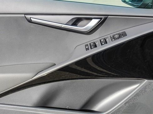 New 2025 Kia Niro EX image 22