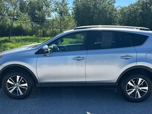 Used 2018 Toyota RAV4 XLE AWD/4WD image 6