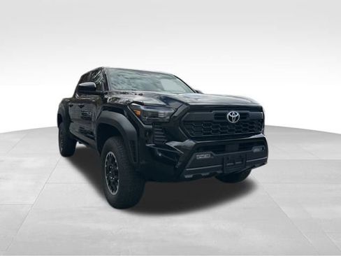 Used 2024 Toyota Tacoma TRD Sport image 2