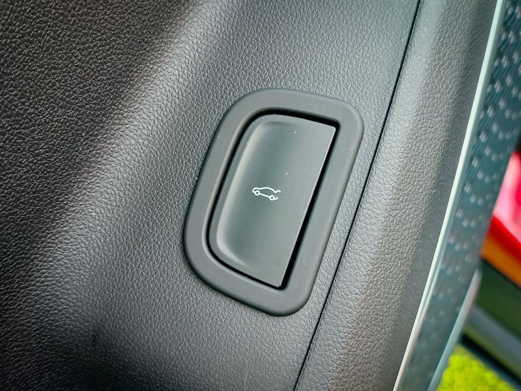 Used 2026 Buick Enclave Preferred w/ LPO, Floor Liner Package AWD/4WD image 12