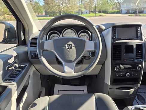 Used 2008 Dodge Grand Caravan SXT image 33
