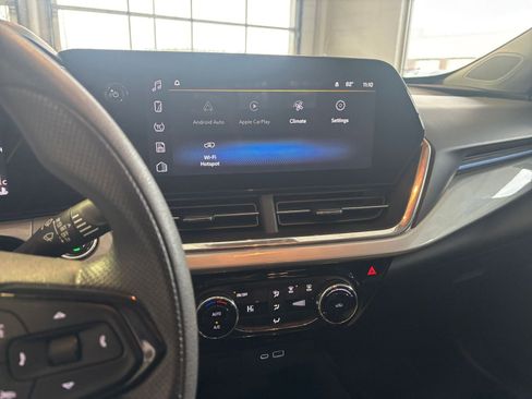 Used 2025 Chevrolet Trax LT image 21