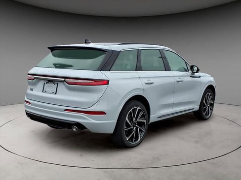 New 2026 Lincoln Corsair Grand Touring image 9