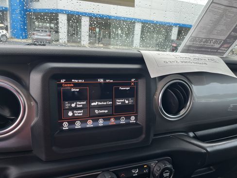 Used 2020 Jeep Gladiator Overland w/ LED Lighting Group image 10