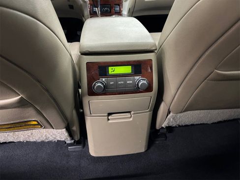 Used 2013 Toyota Highlander Limited image 31