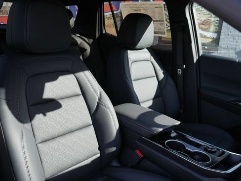 New 2027 Chevrolet Equinox LT w/ Convenience Package II AWD/4WD image 12