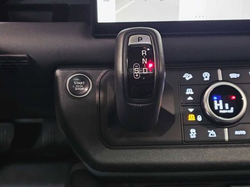 Used 2024 Land Rover Defender 130 X-Dynamic SE image 17