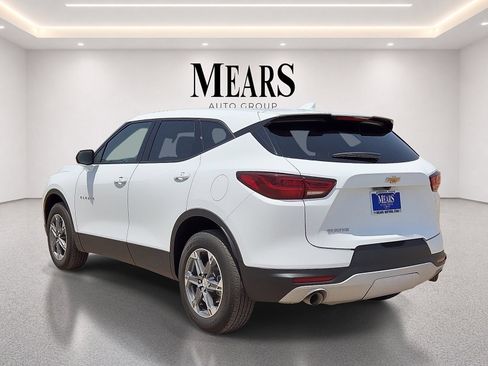 Used 2025 Chevrolet Blazer LT FWD image 3
