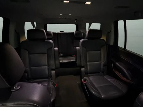 Used 2018 Chevrolet Suburban Premier RWD image 19