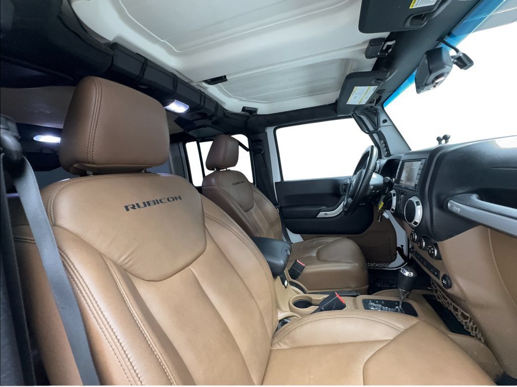 Used 2016 Jeep Wrangler Unlimited Rubicon w/ Connectivity Group AWD/4WD image 29
