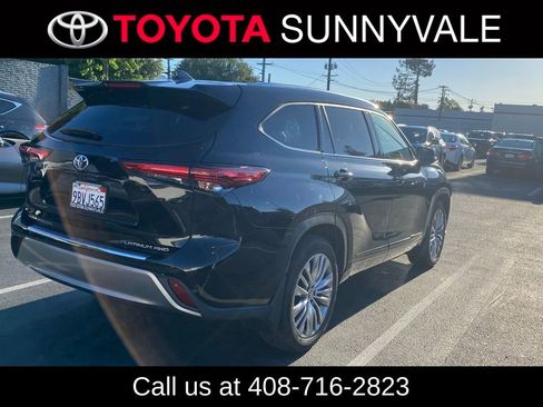 Used 2022 Toyota Highlander Platinum AWD/4WD image 2