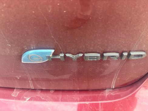 Used 2021 Chrysler Pacifica Limited w/ Uconnect Theater Family Group FWD image 8