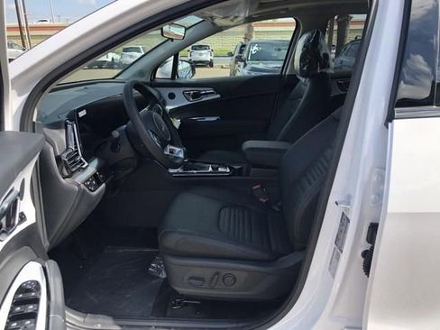 New 2025 Kia Sportage SX FWD image 11
